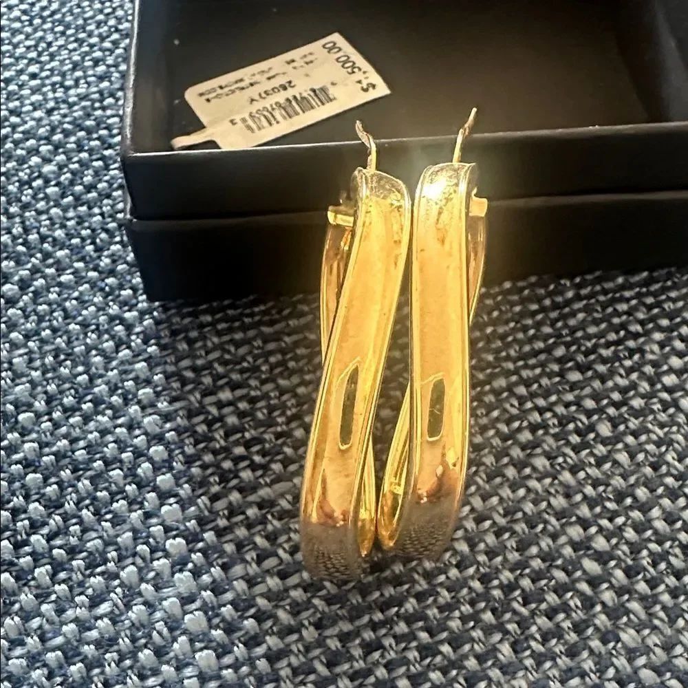 Macy’s 14Kt Gold Large Oblong Hoop Earrings